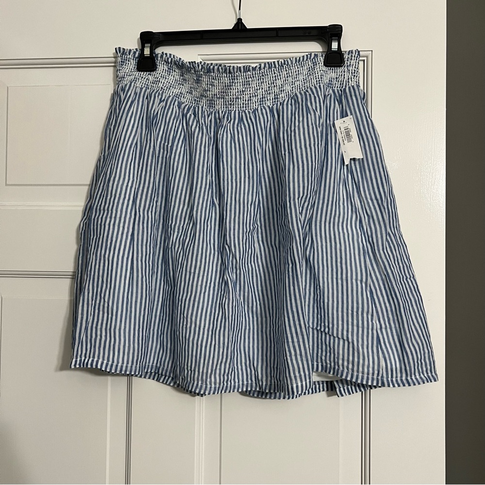*NWT* Old Navy Seersucker Style Skirt with Stretch Waistline